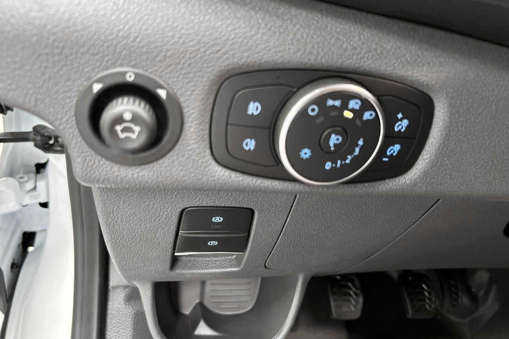 Ford Transit iso kuva 22