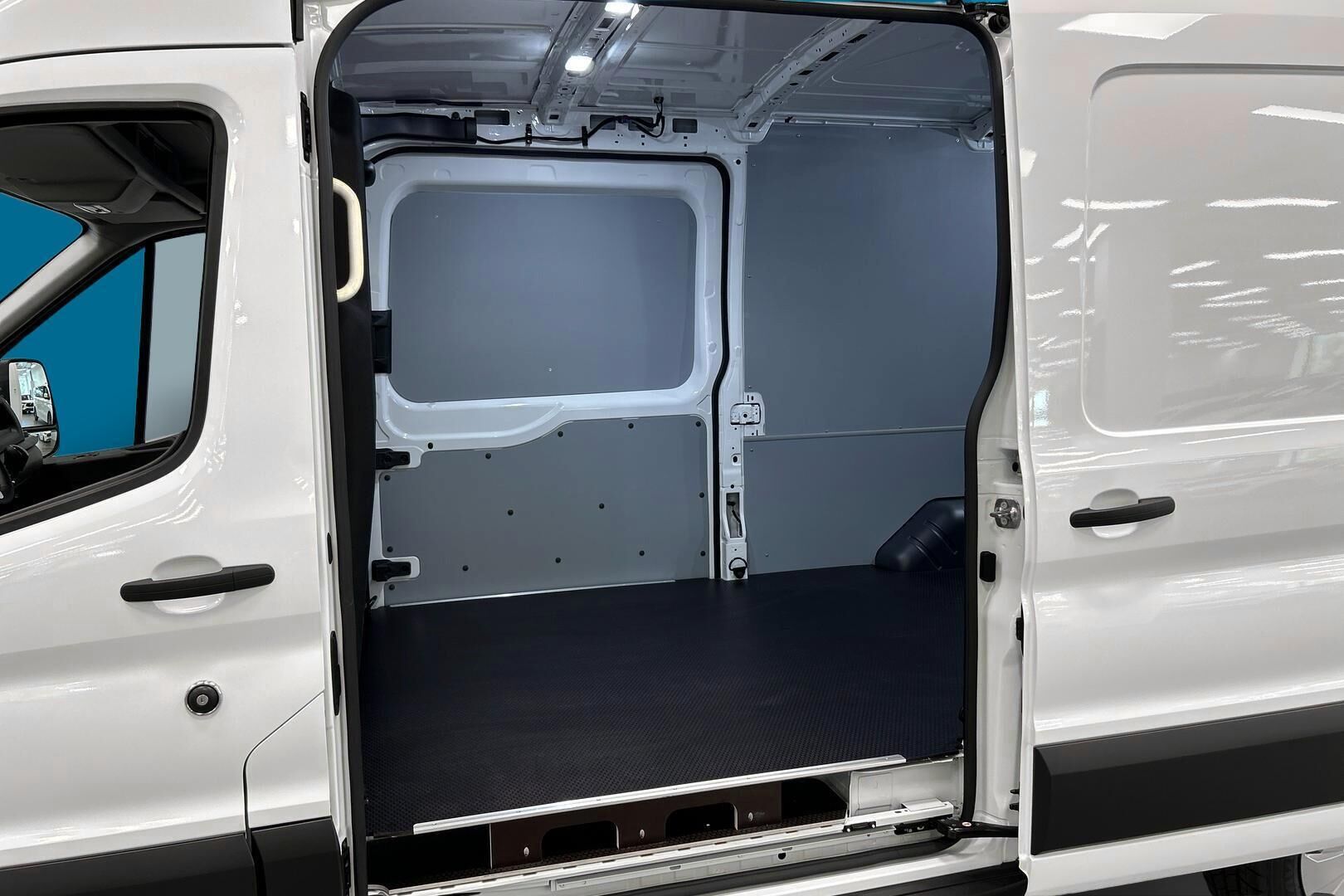 Ford Transit iso kuva 24