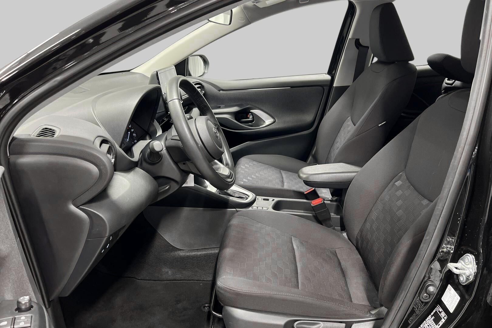 Toyota Yaris iso kuva 8