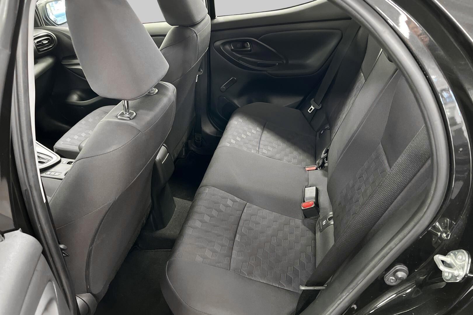 Toyota Yaris iso kuva 9