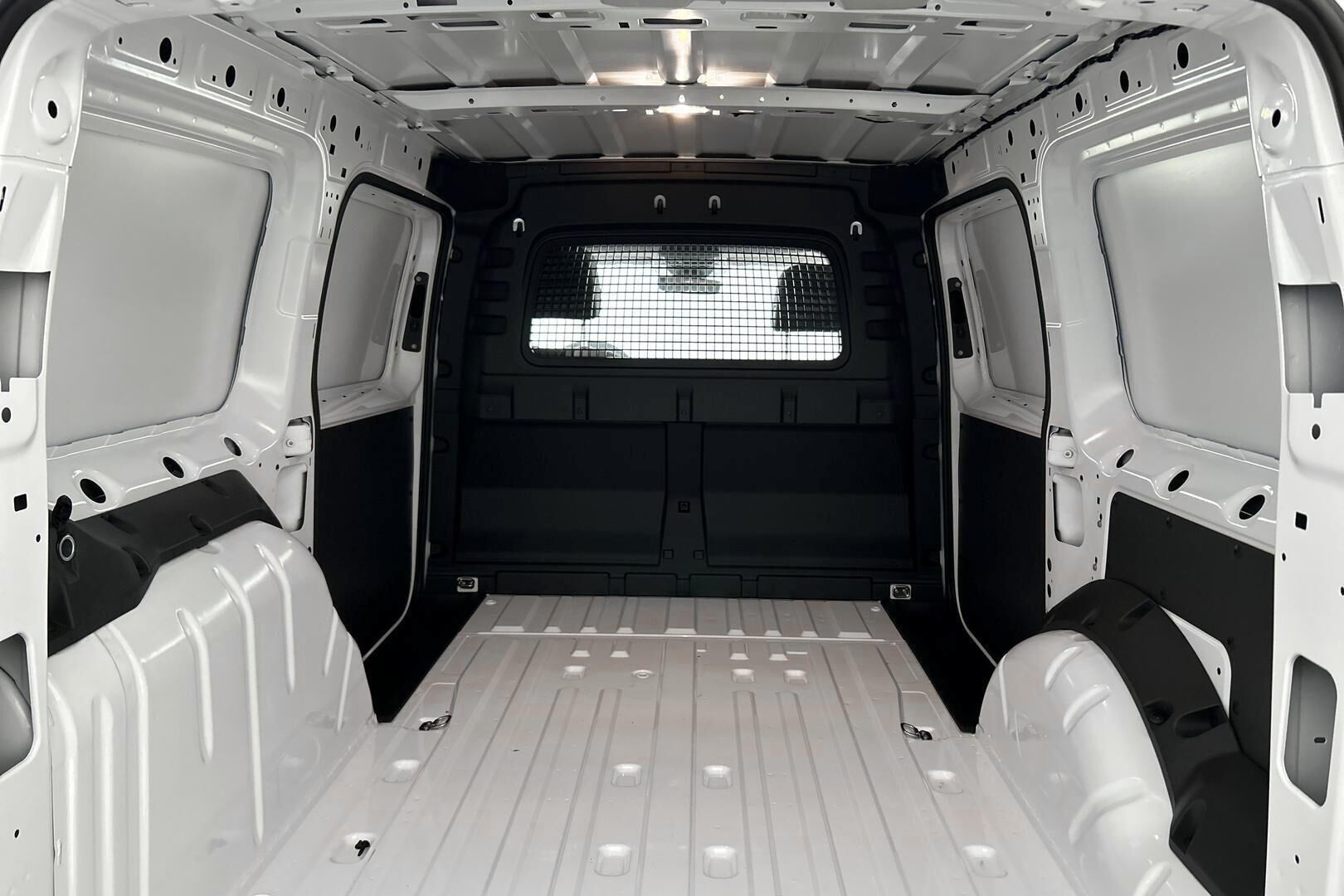 Ford Transit Connect iso kuva 11