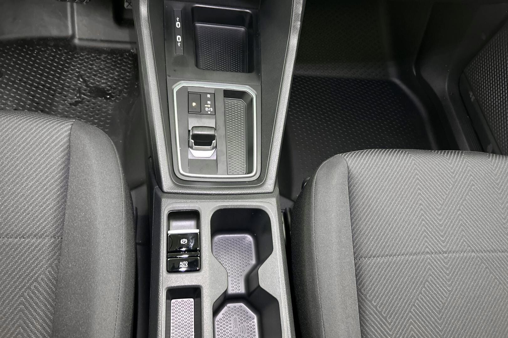 Ford Transit Connect iso kuva 20