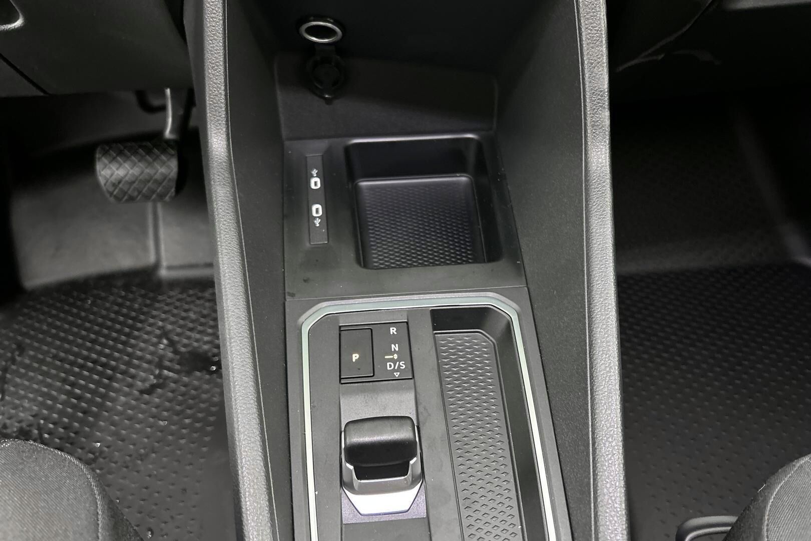 Ford Transit Connect iso kuva 21