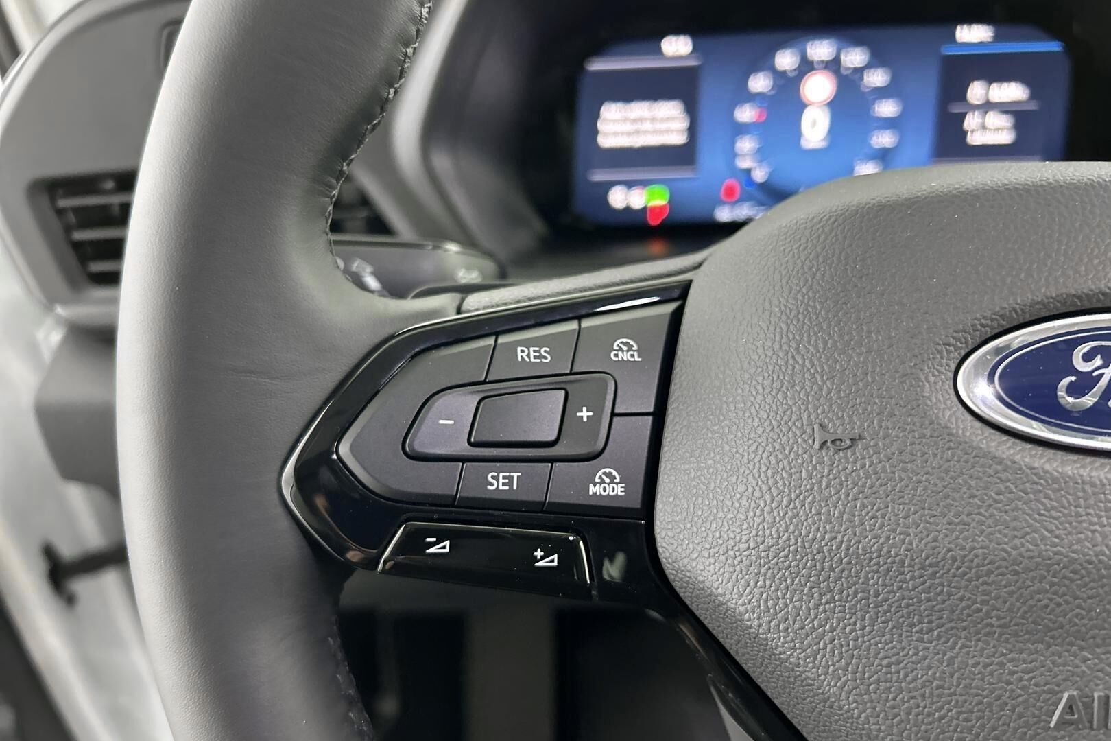Ford Transit Connect iso kuva 22