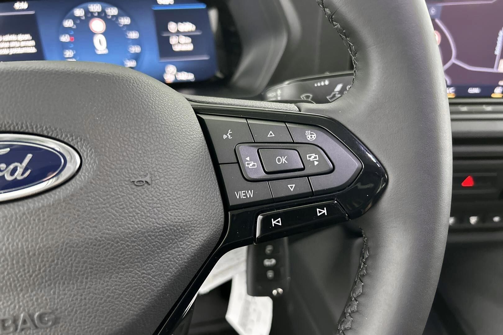 Ford Transit Connect iso kuva 23