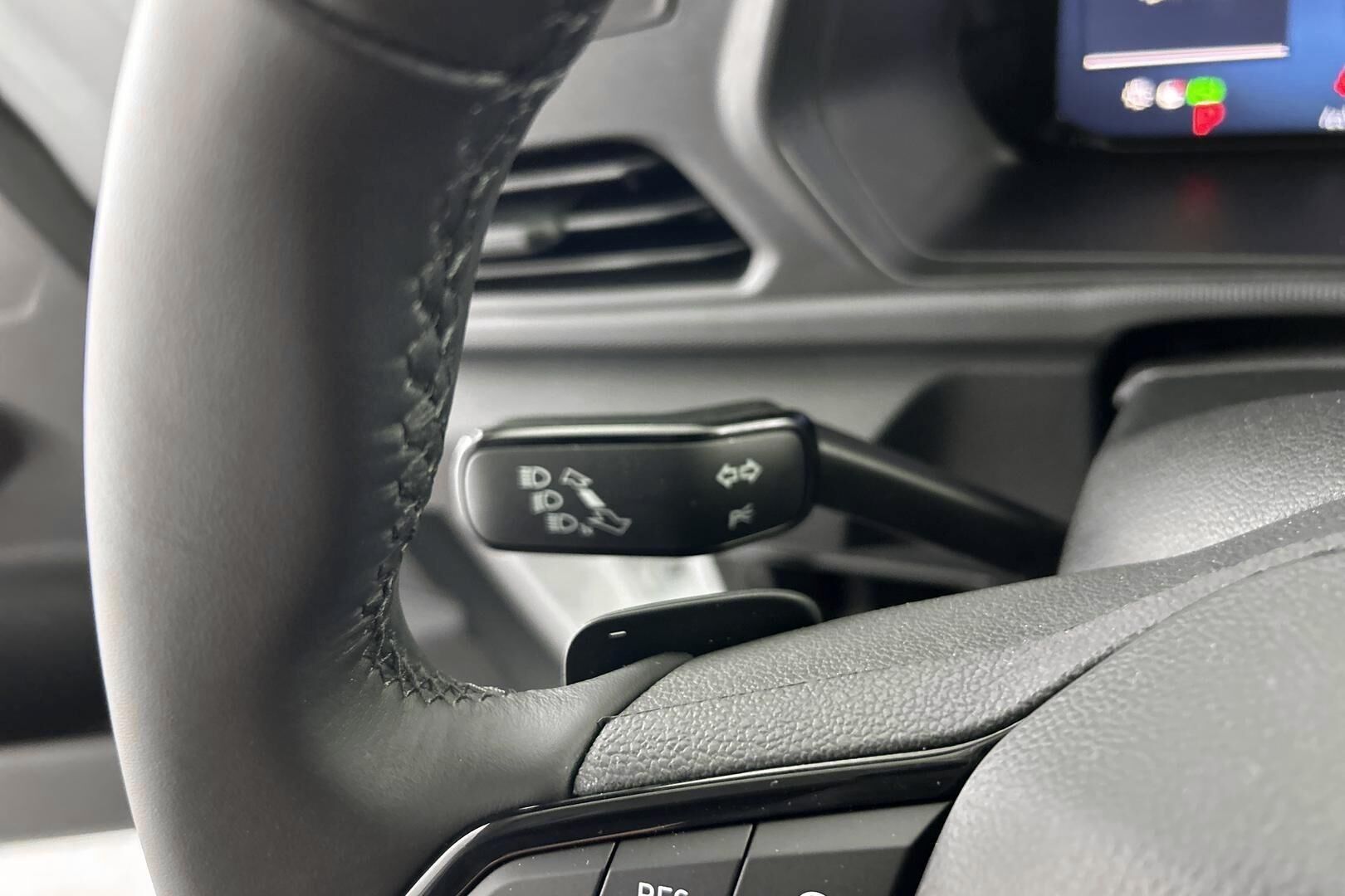 Ford Transit Connect iso kuva 24