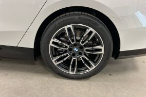 BMW i5 esikatselu 16