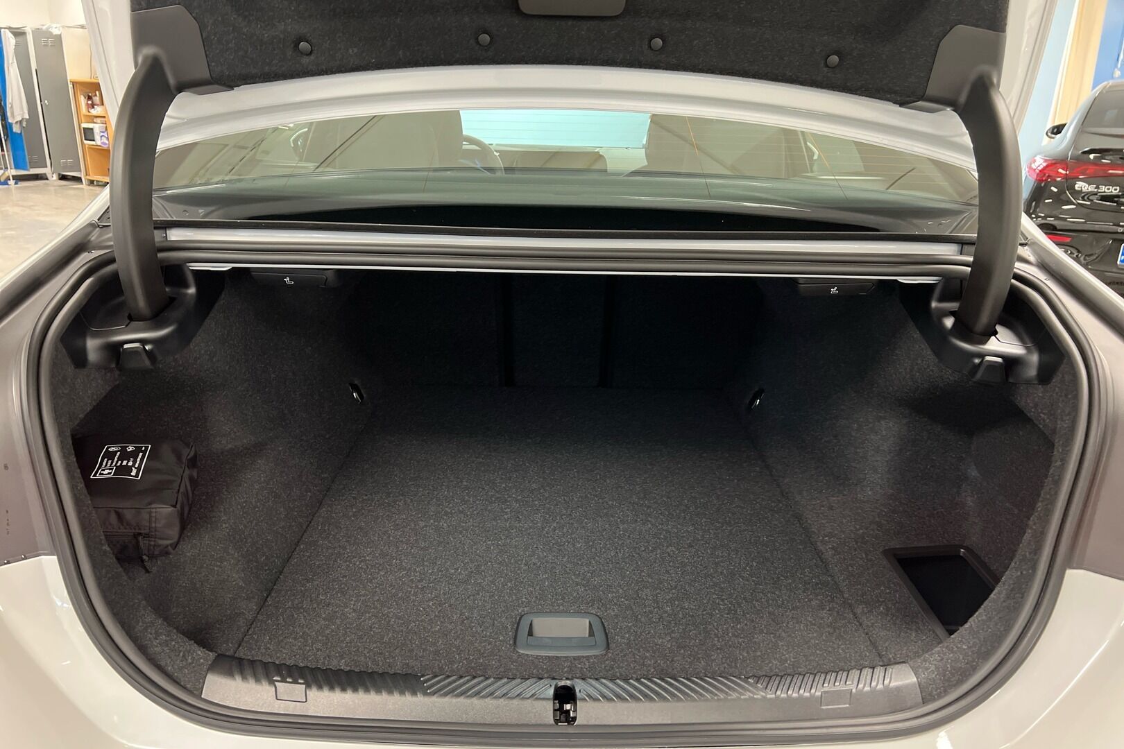 BMW i5 iso kuva 17