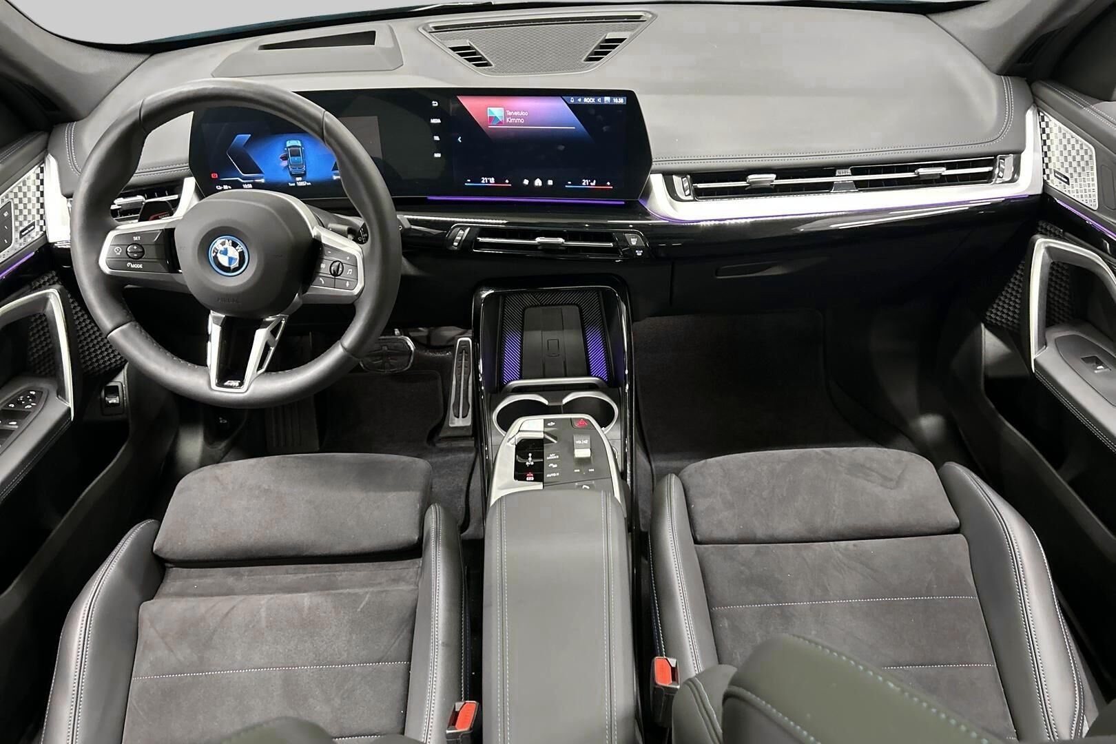 BMW iX1 iso kuva 9
