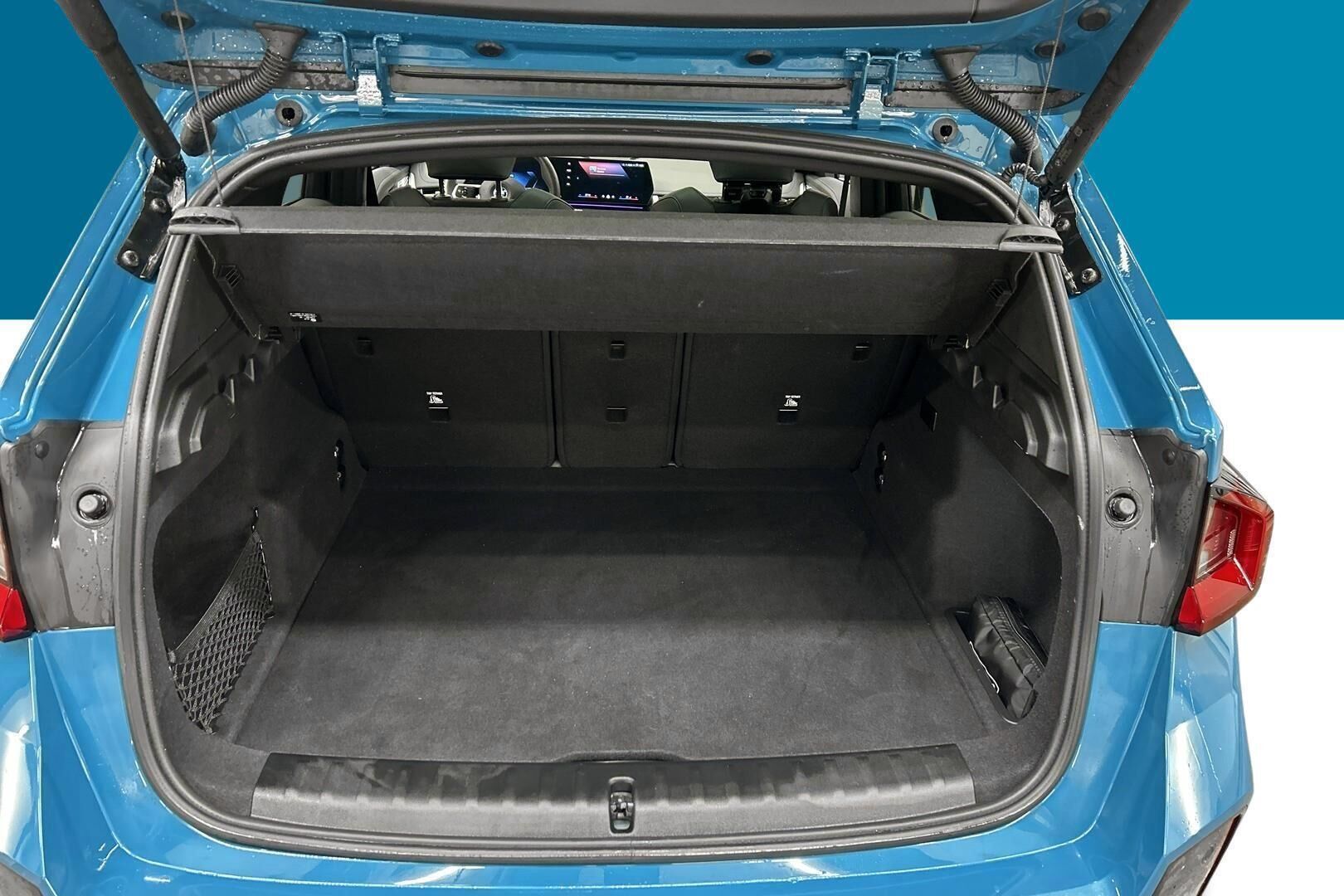 BMW iX1 iso kuva 10