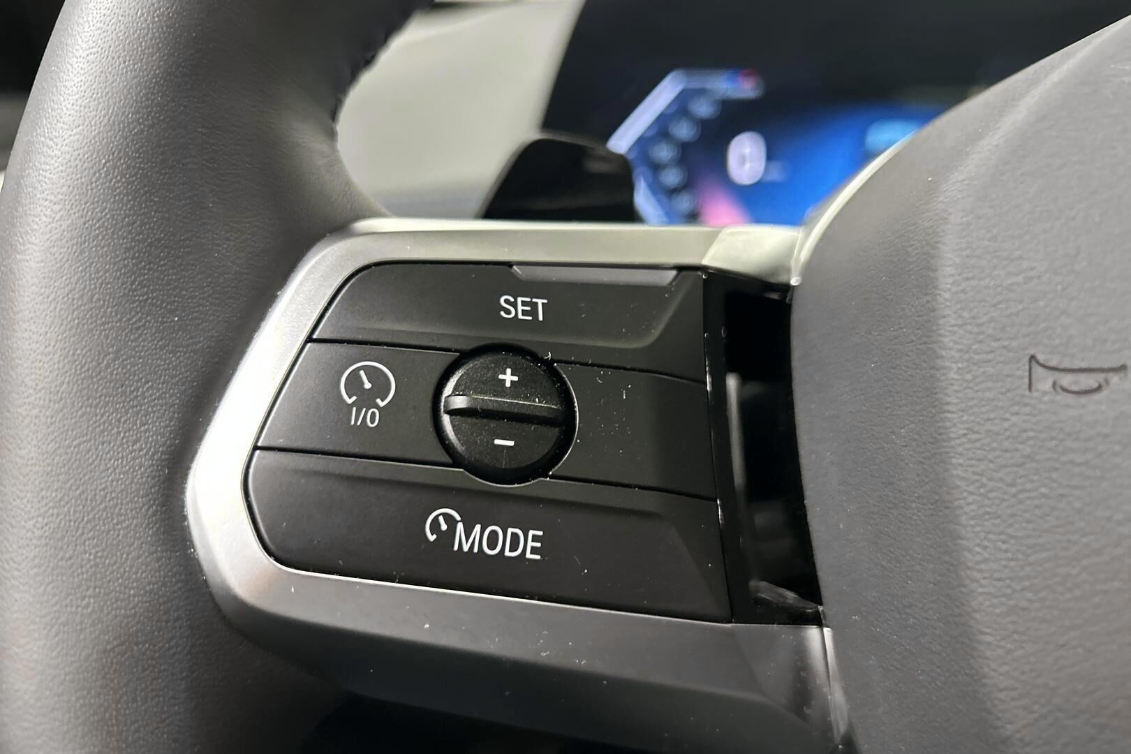 BMW iX1 iso kuva 30