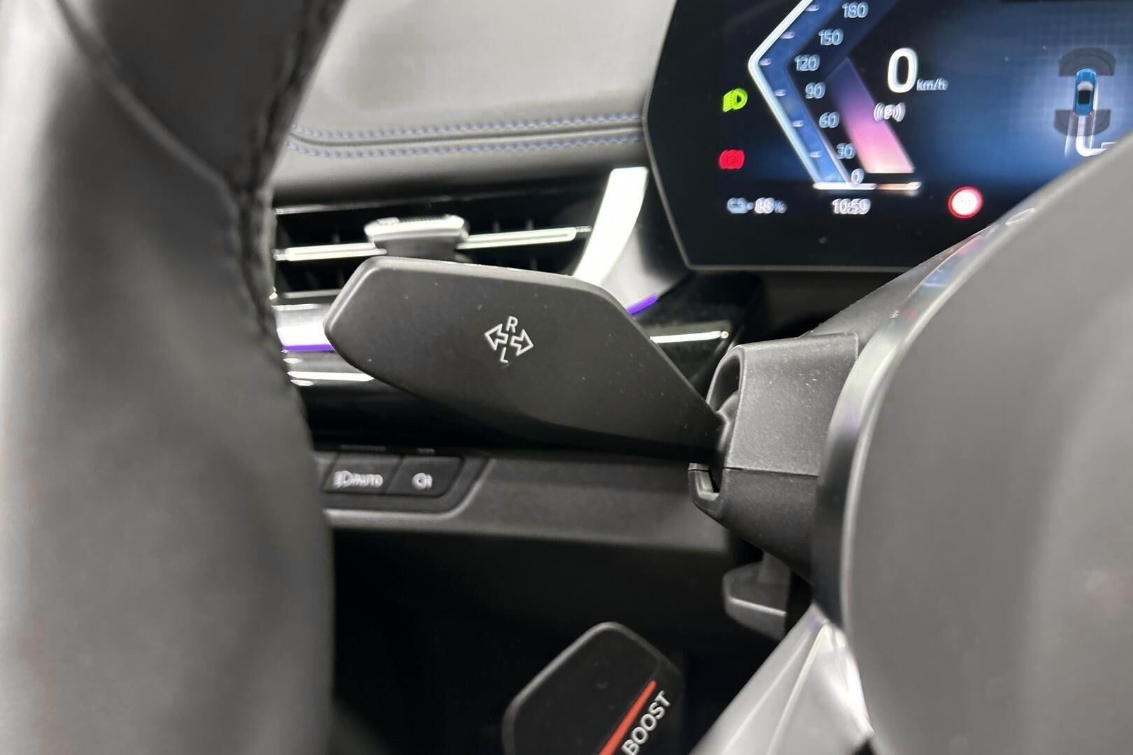 BMW iX1 iso kuva 19