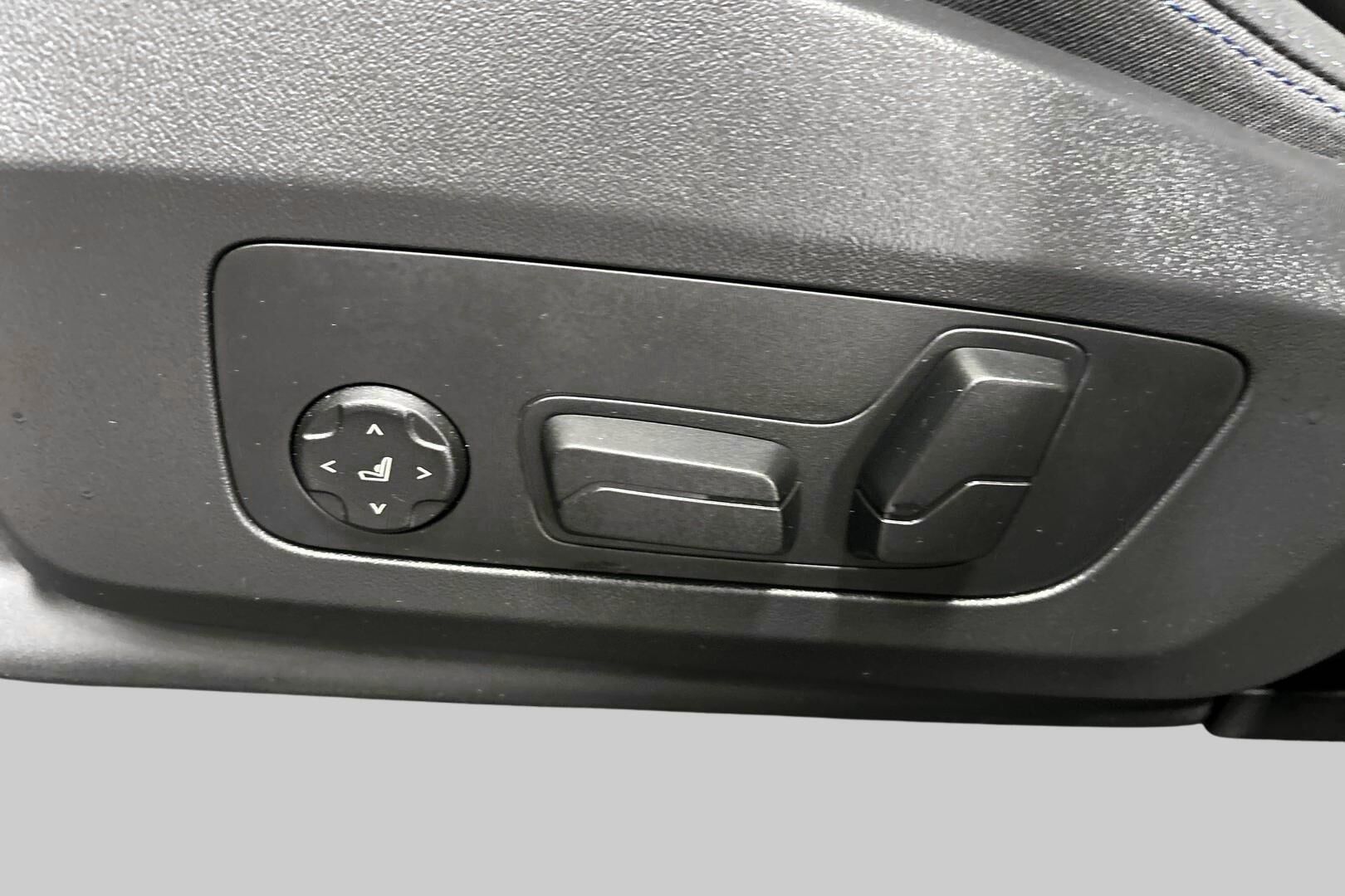 BMW iX1 iso kuva 23