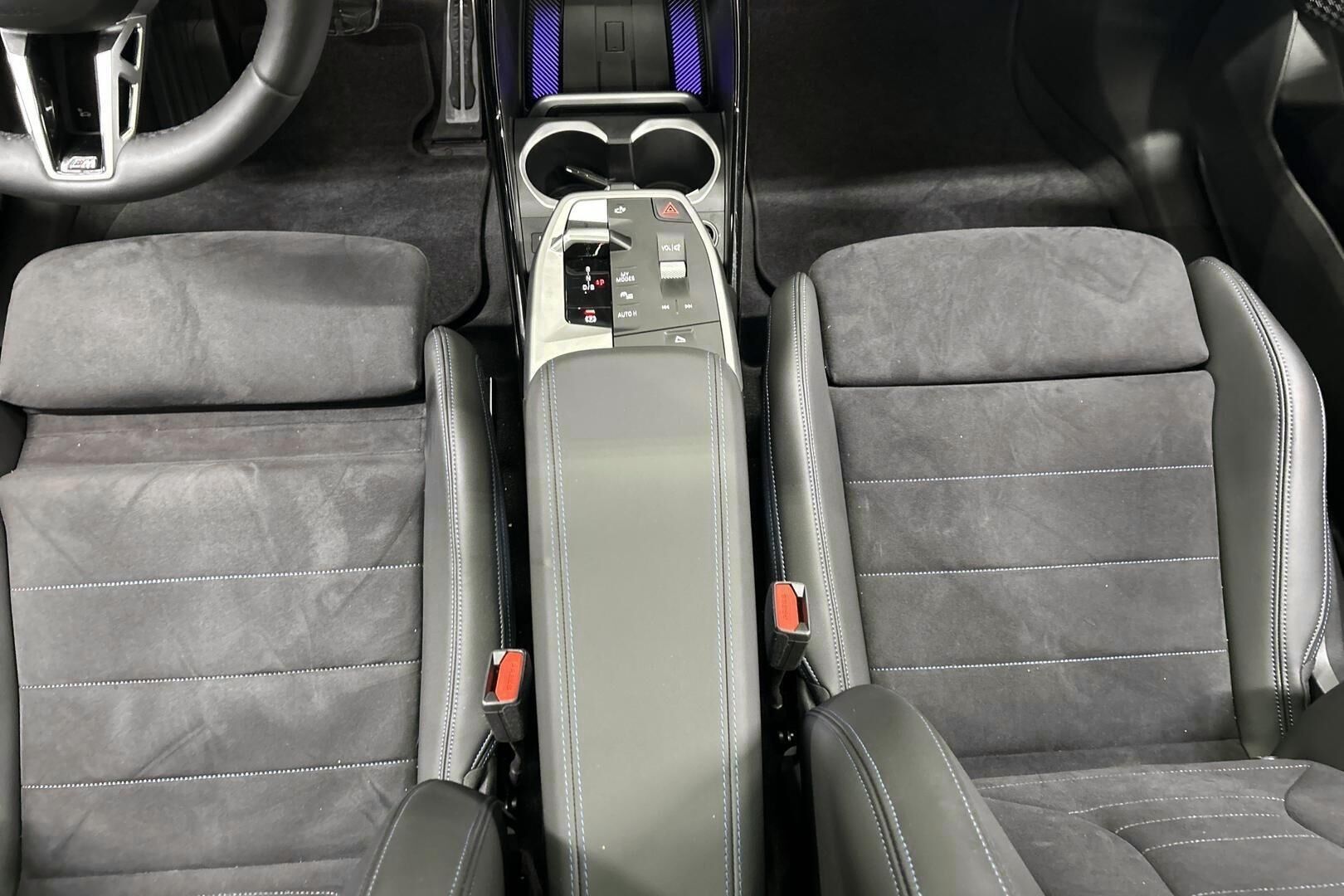 BMW iX1 iso kuva 25