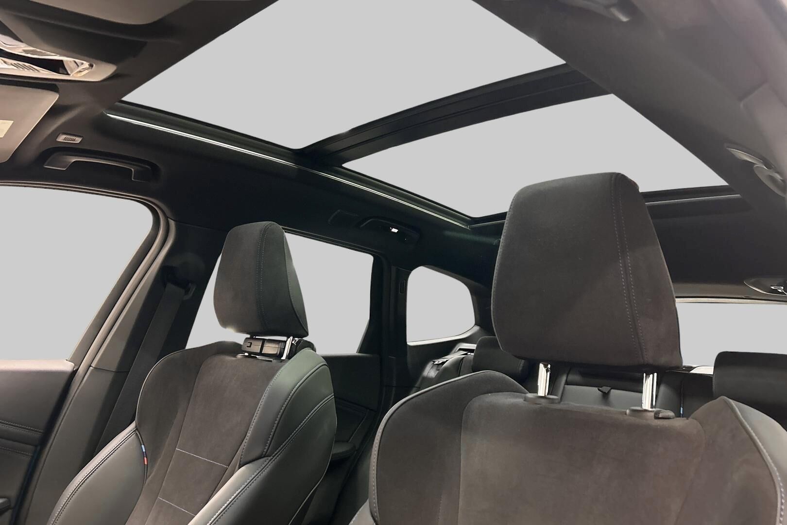 BMW iX1 iso kuva 26