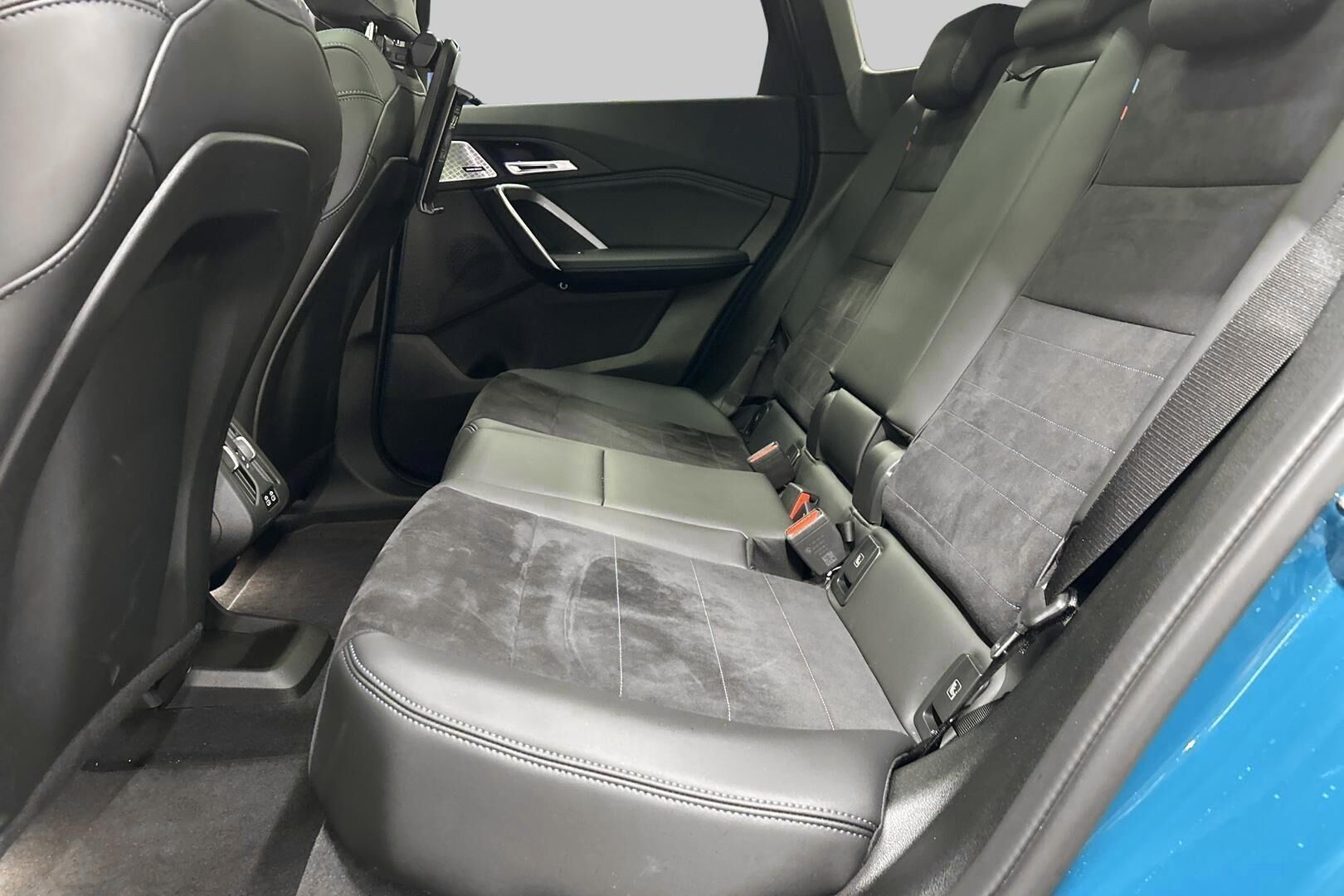 BMW iX1 iso kuva 8