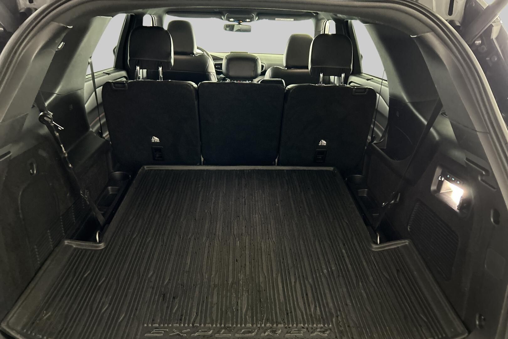 Ford Explorer iso kuva 10