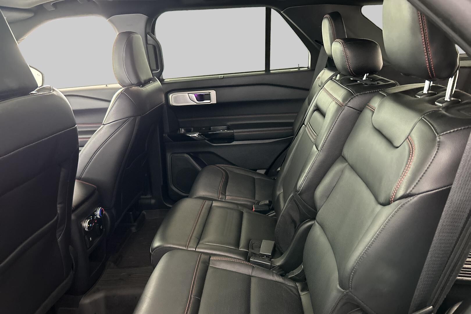 Ford Explorer iso kuva 11