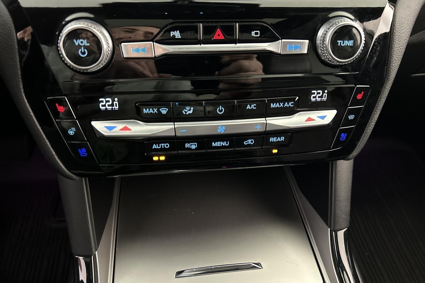 Ford Explorer iso kuva 17