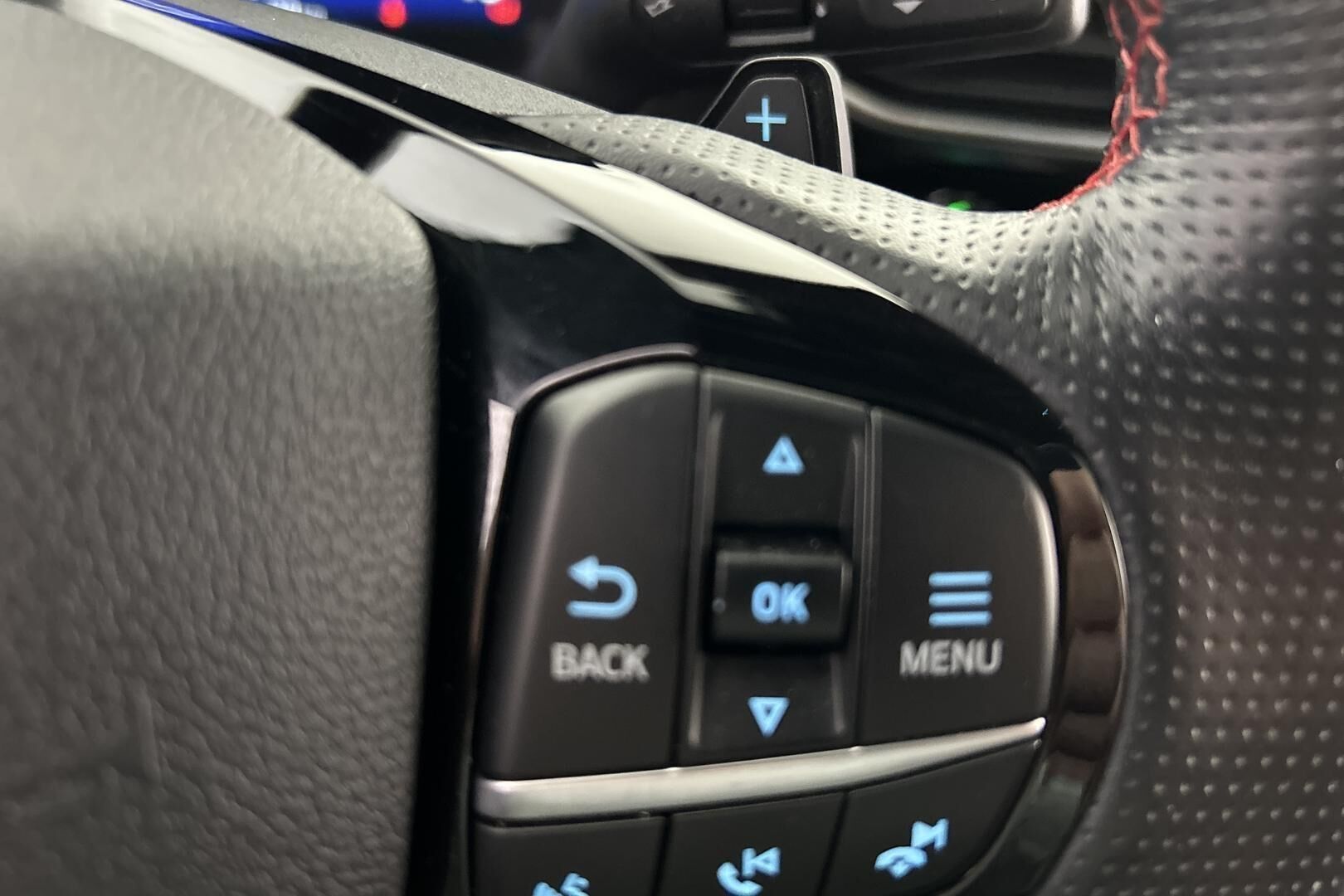 Ford Explorer iso kuva 21