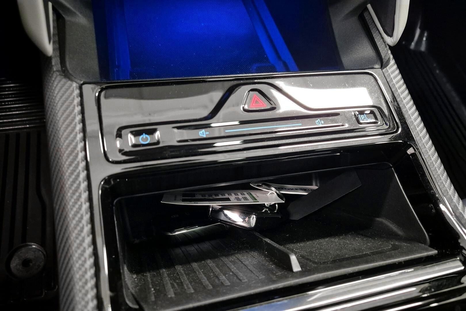 Ford Explorer iso kuva 16