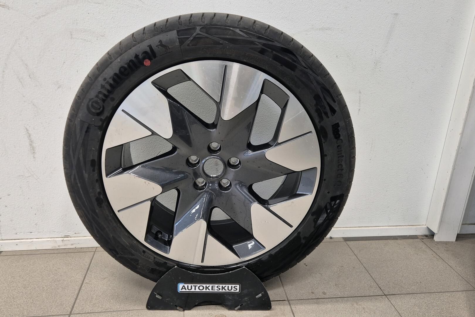 Ford Explorer iso kuva 23