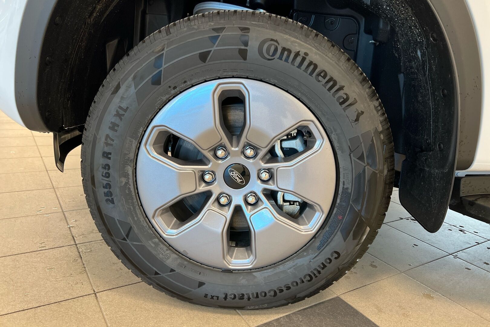 Ford Ranger iso kuva 10