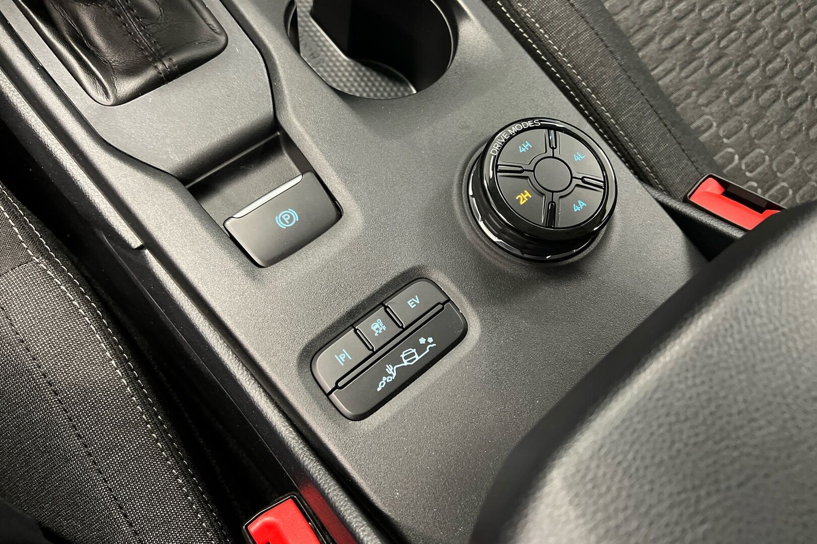 Ford Ranger iso kuva 15
