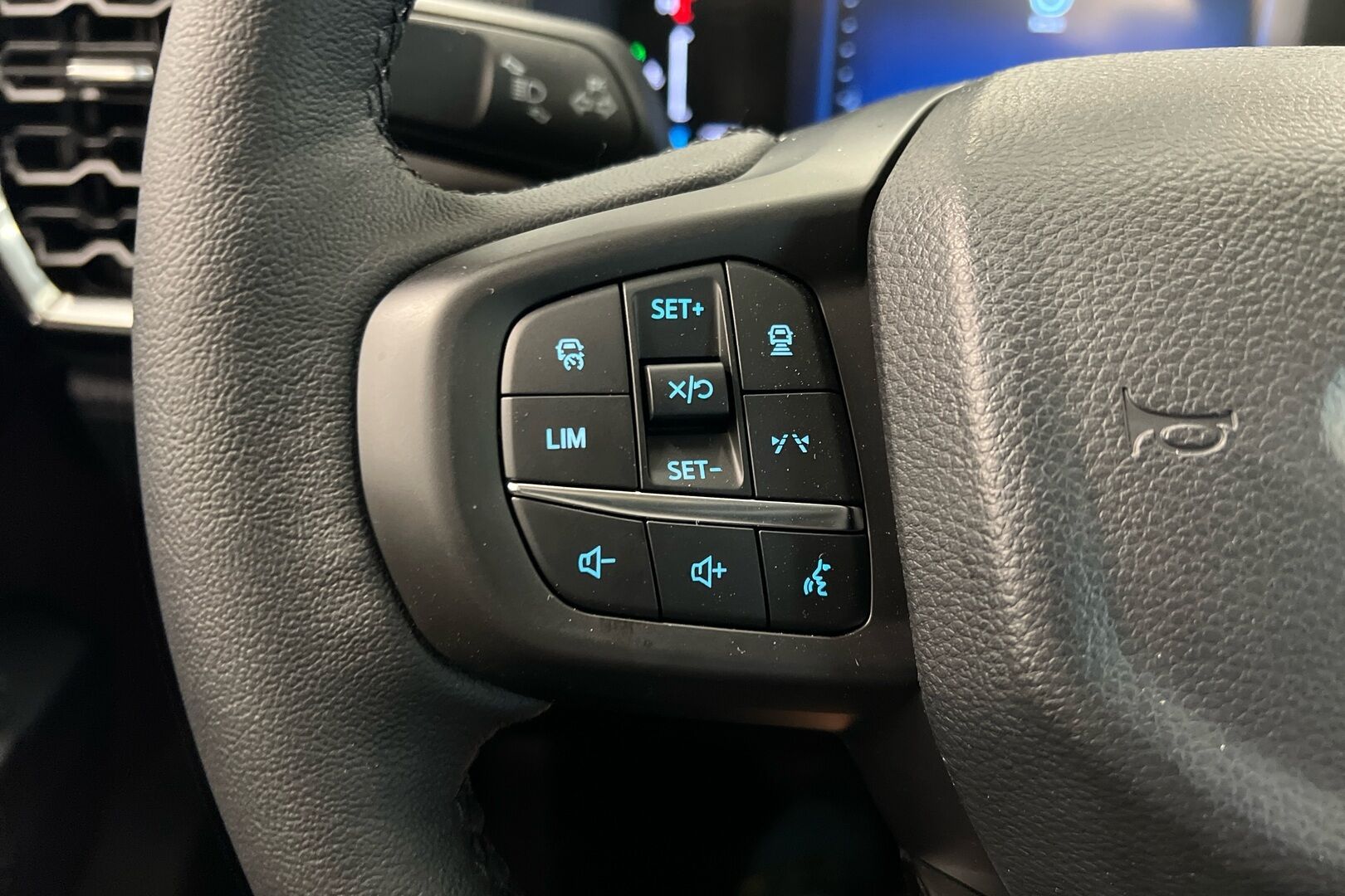 Ford Ranger iso kuva 17