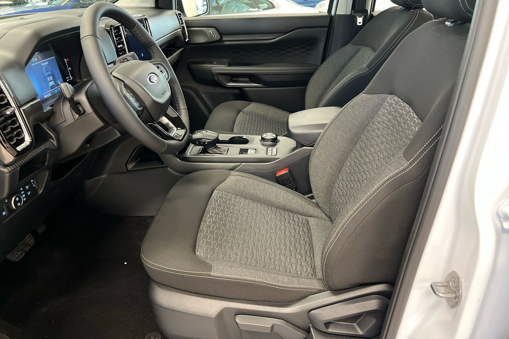 Ford Ranger iso kuva 7