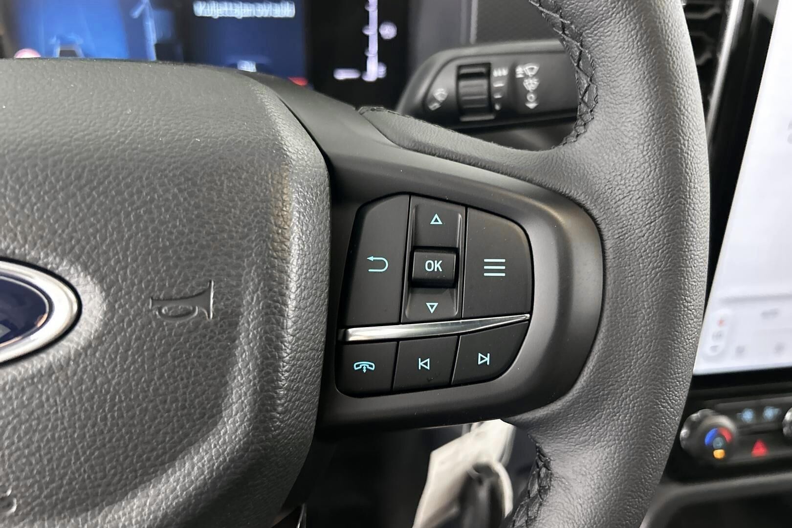 Ford Ranger iso kuva 23