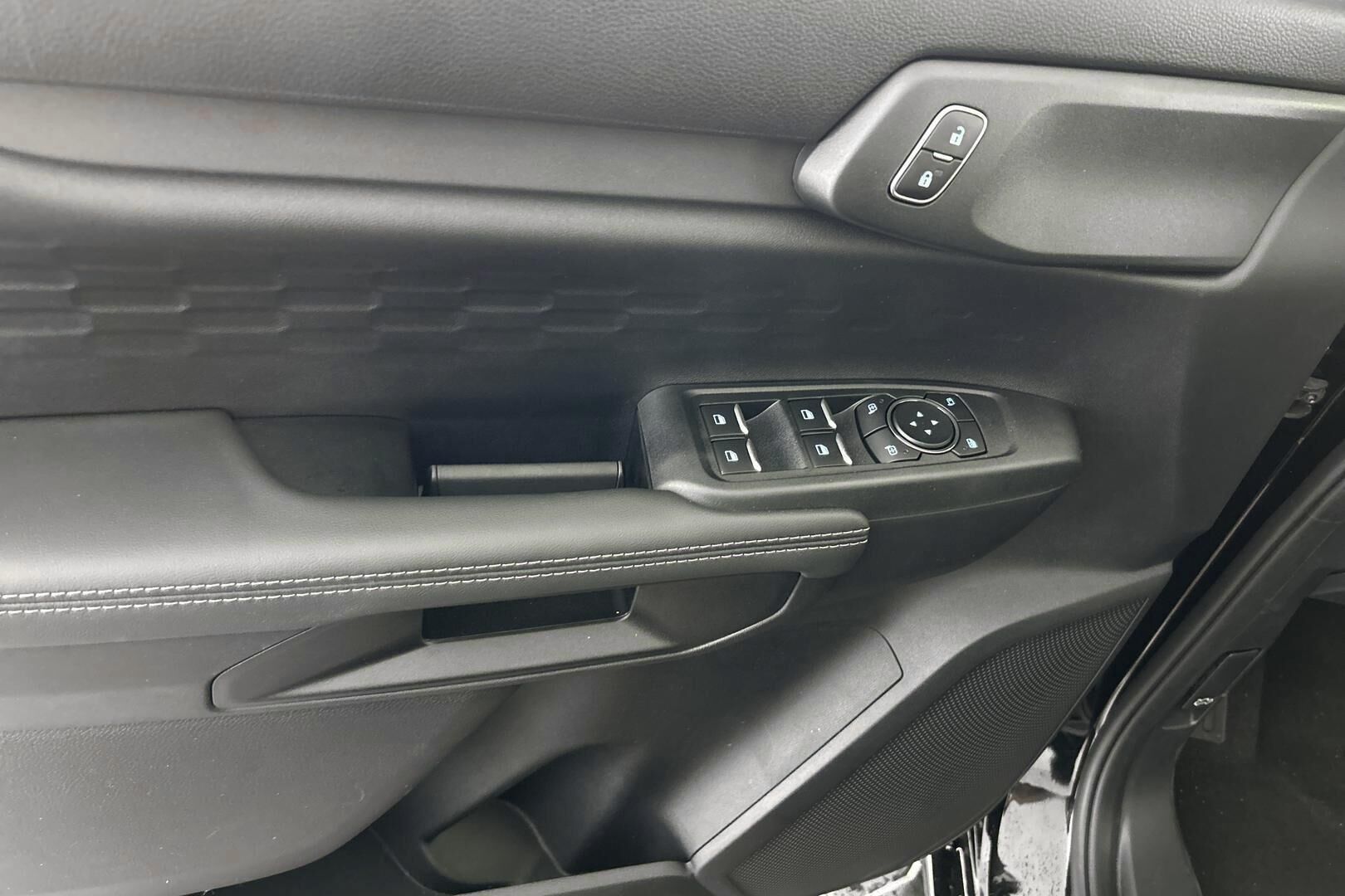 Ford Ranger iso kuva 27
