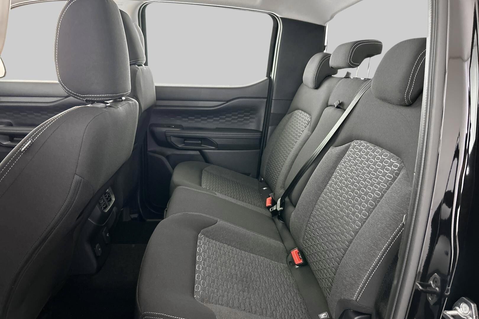 Ford Ranger iso kuva 9