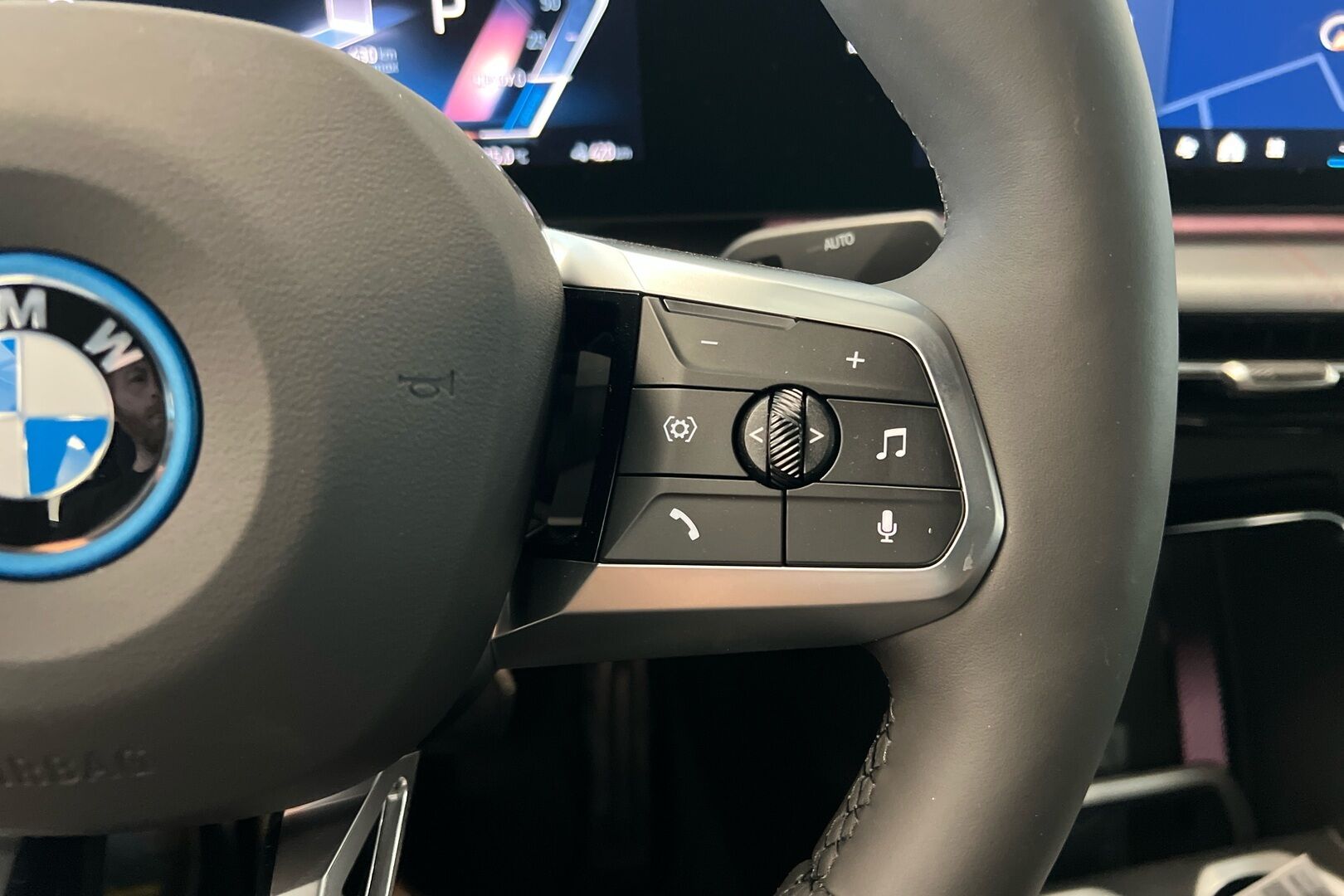 BMW iX2 iso kuva 16