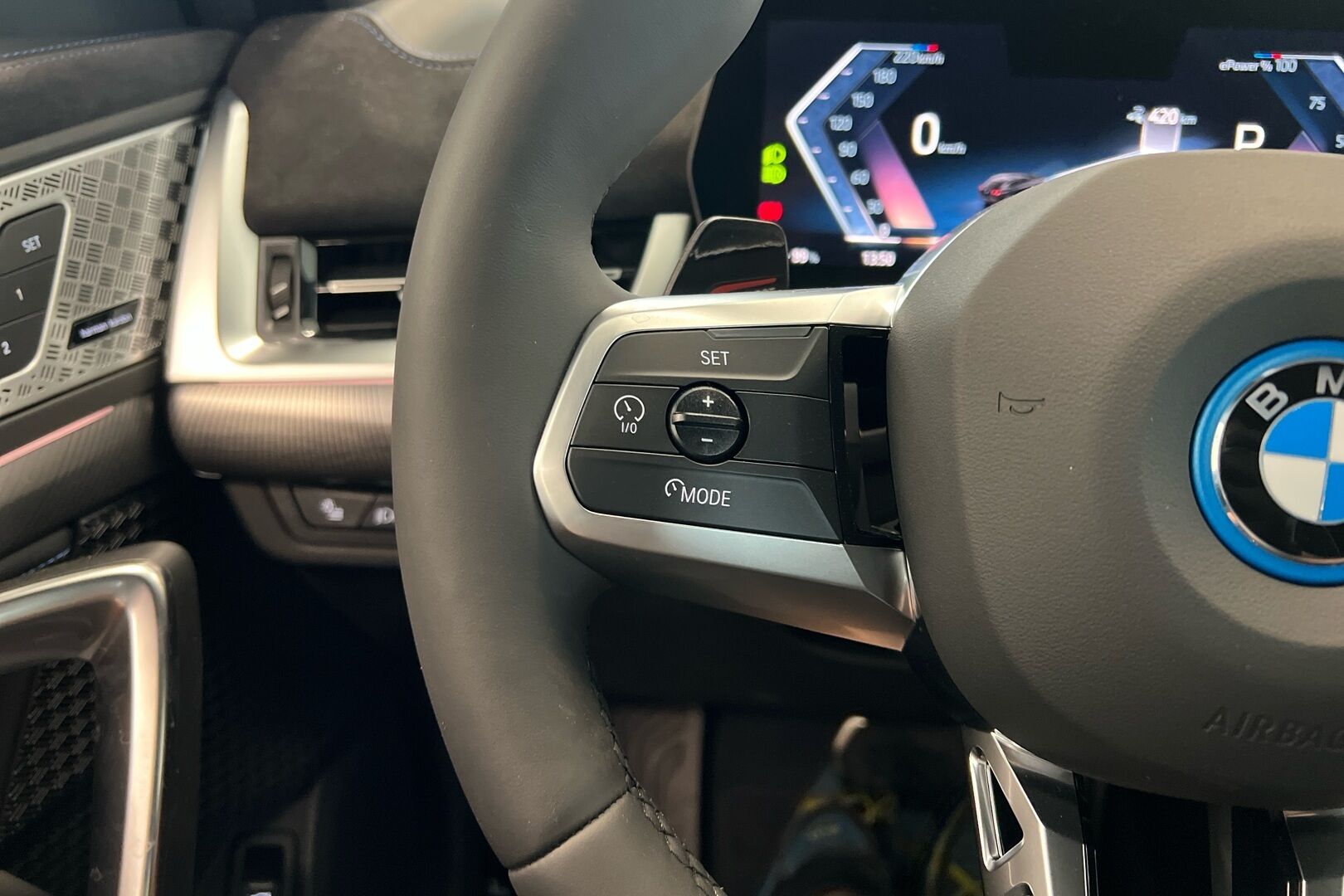 BMW iX2 iso kuva 17