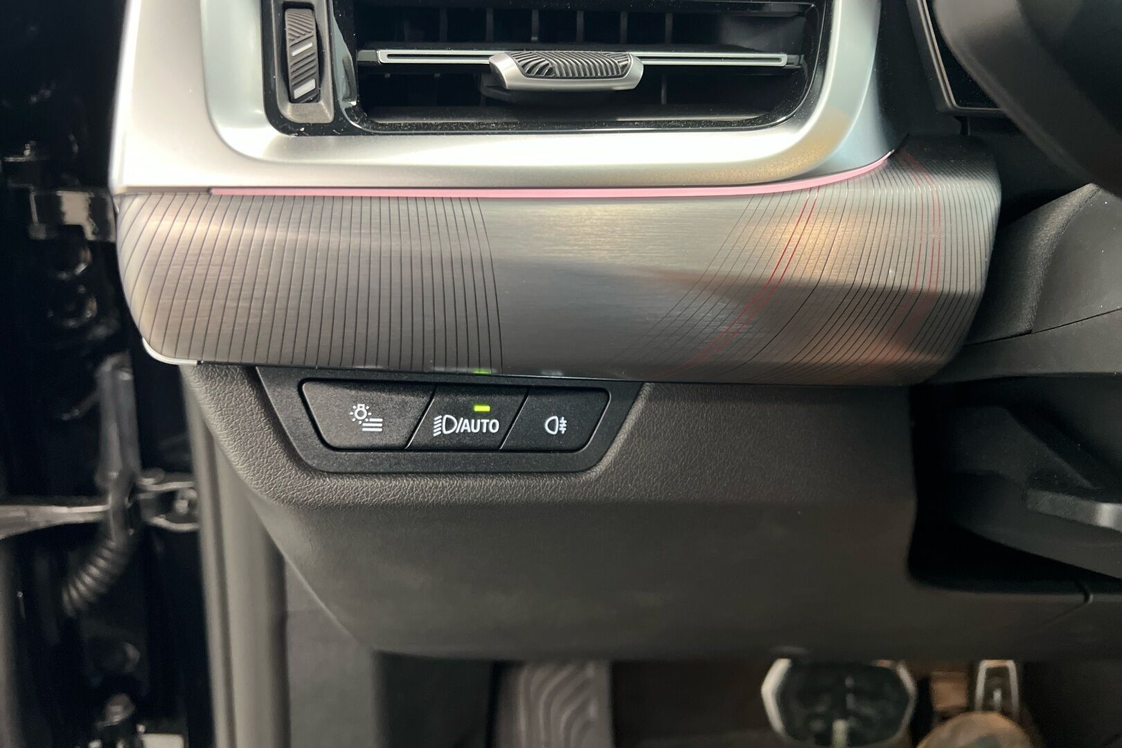 BMW iX2 iso kuva 18
