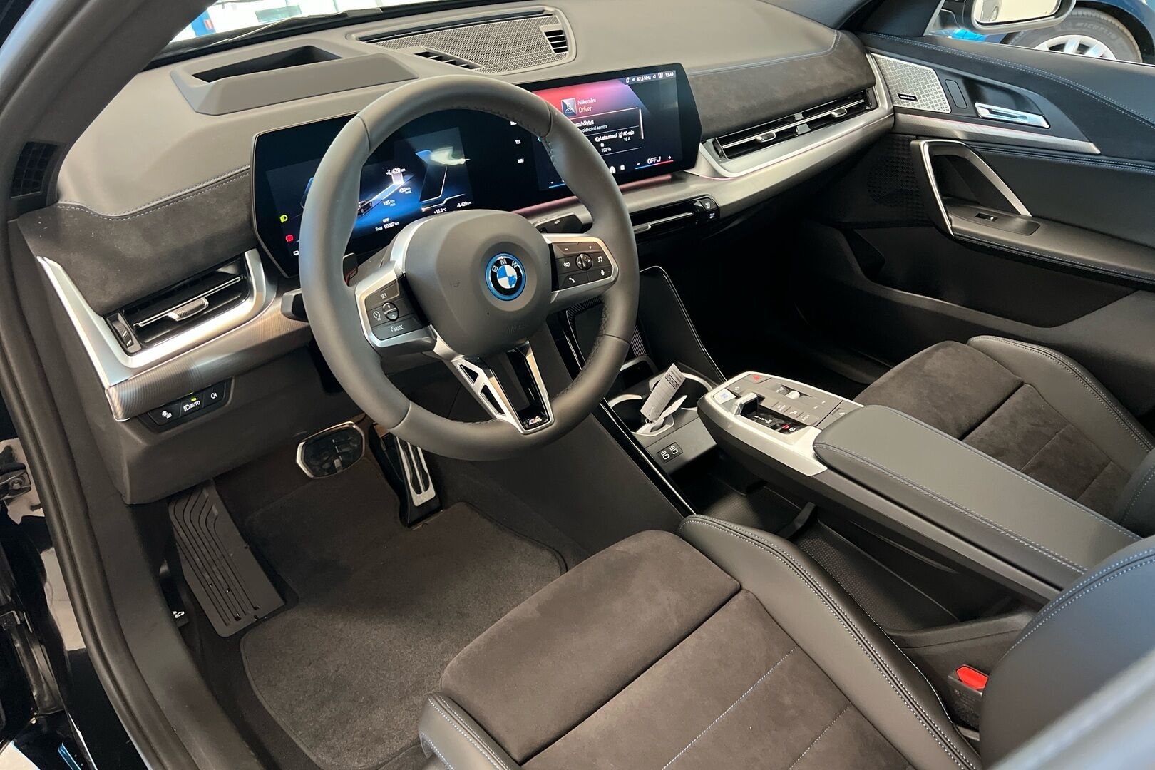 BMW iX2 iso kuva 10