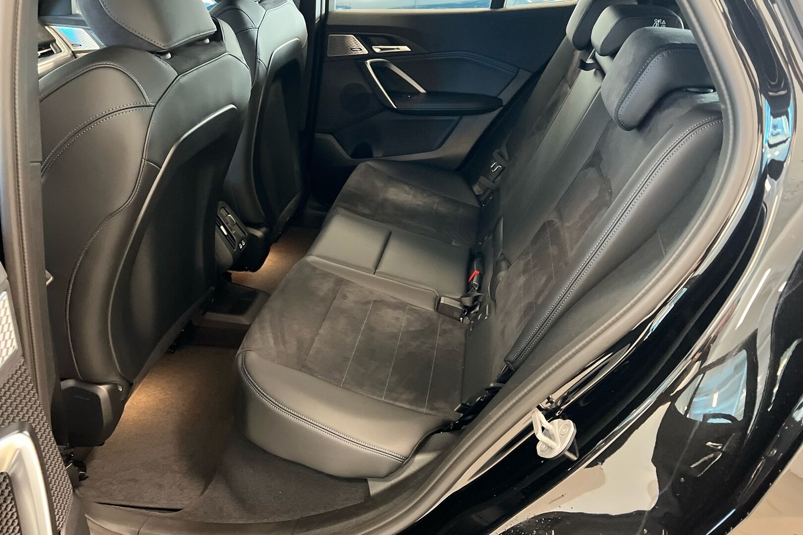 BMW iX2 iso kuva 12