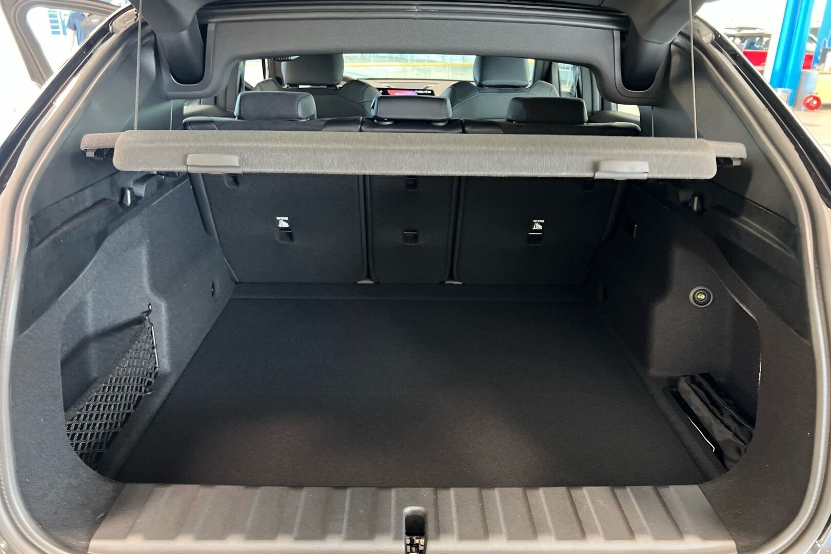 BMW iX2 iso kuva 13
