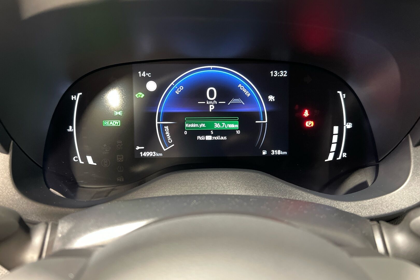 Toyota Yaris iso kuva 10