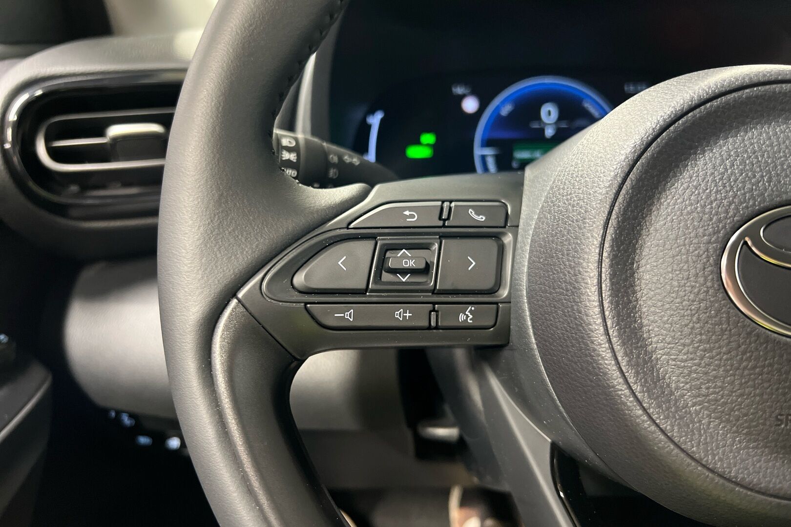 Toyota Yaris iso kuva 14