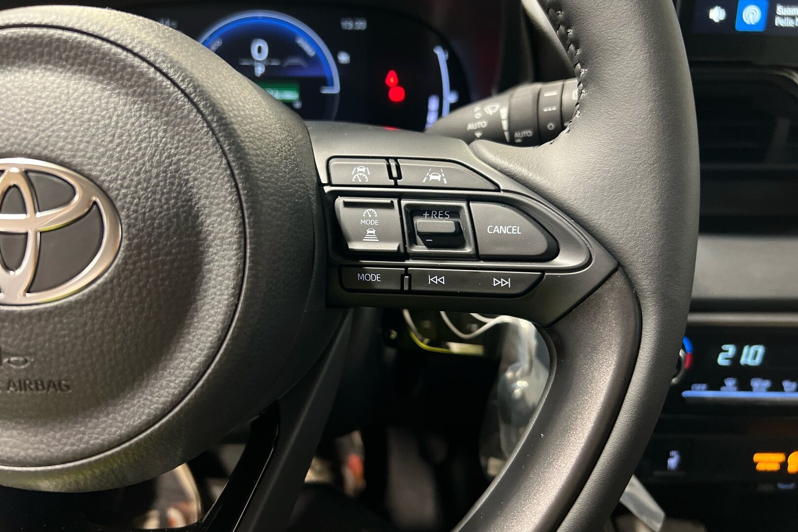 Toyota Yaris iso kuva 15