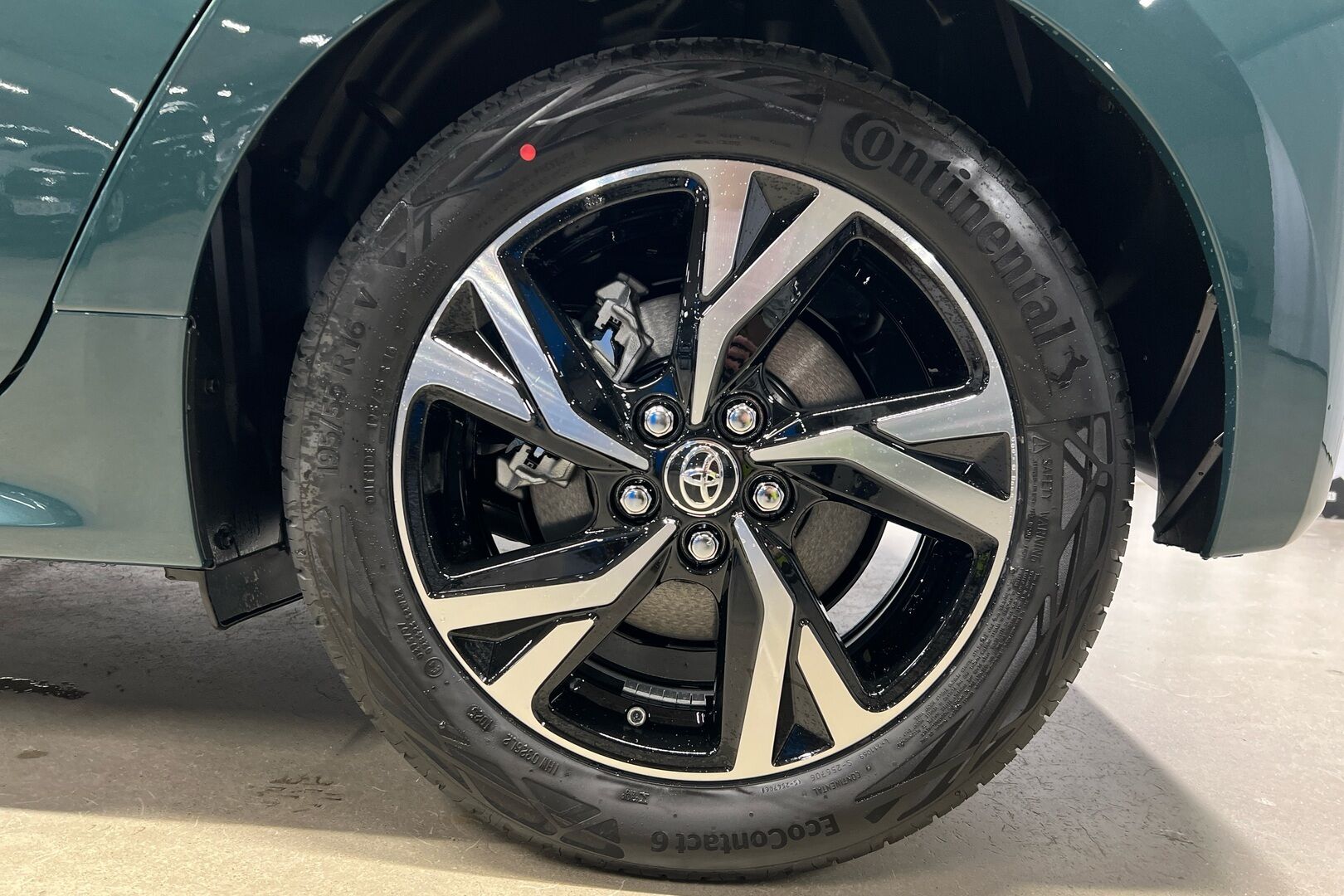 Toyota Yaris iso kuva 17