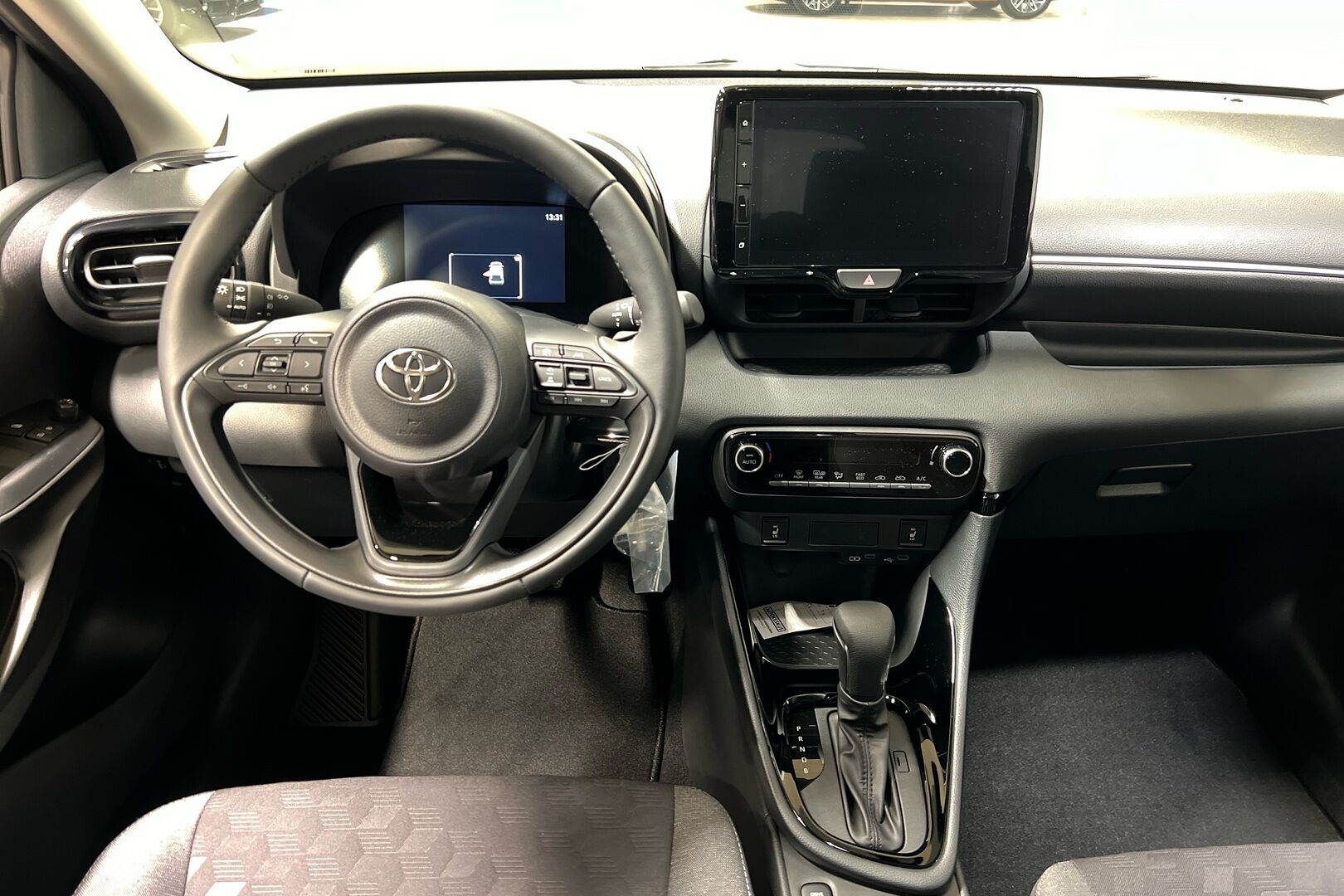 Toyota Yaris iso kuva 6
