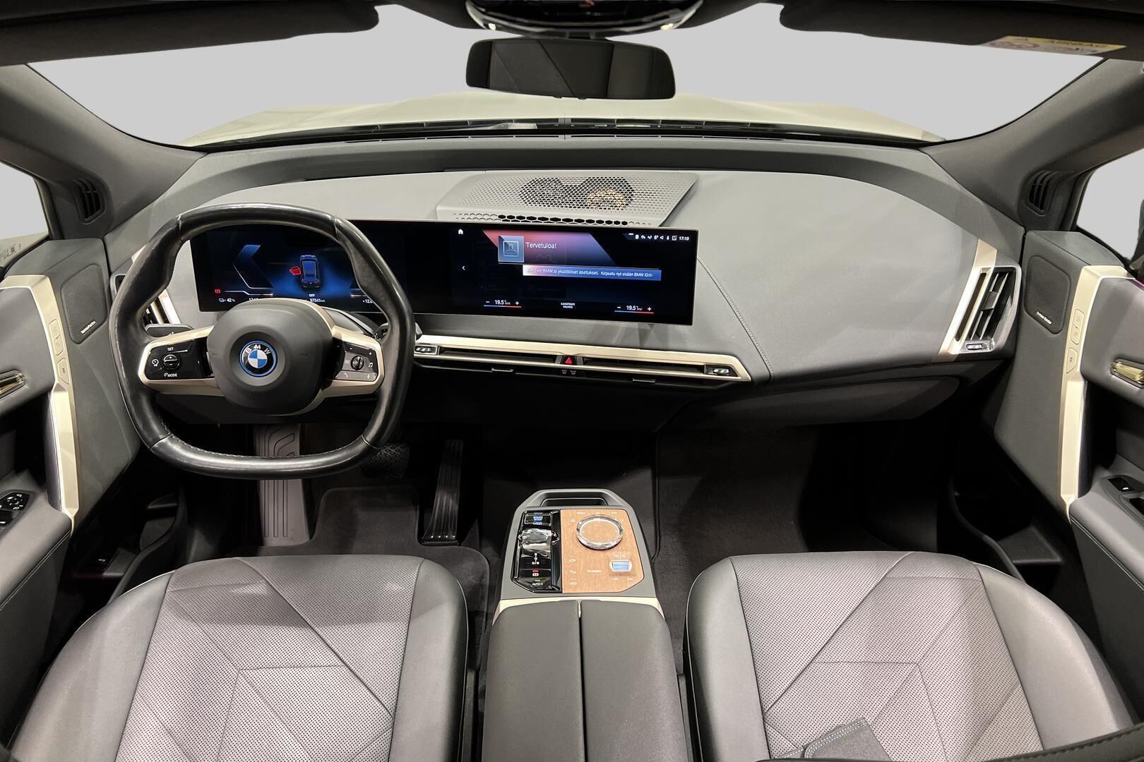 BMW iX iso kuva 11