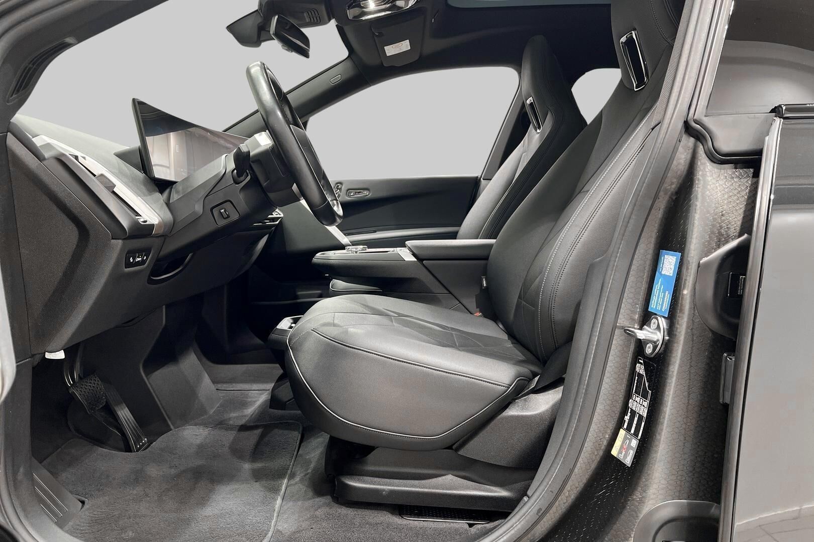 BMW iX iso kuva 9
