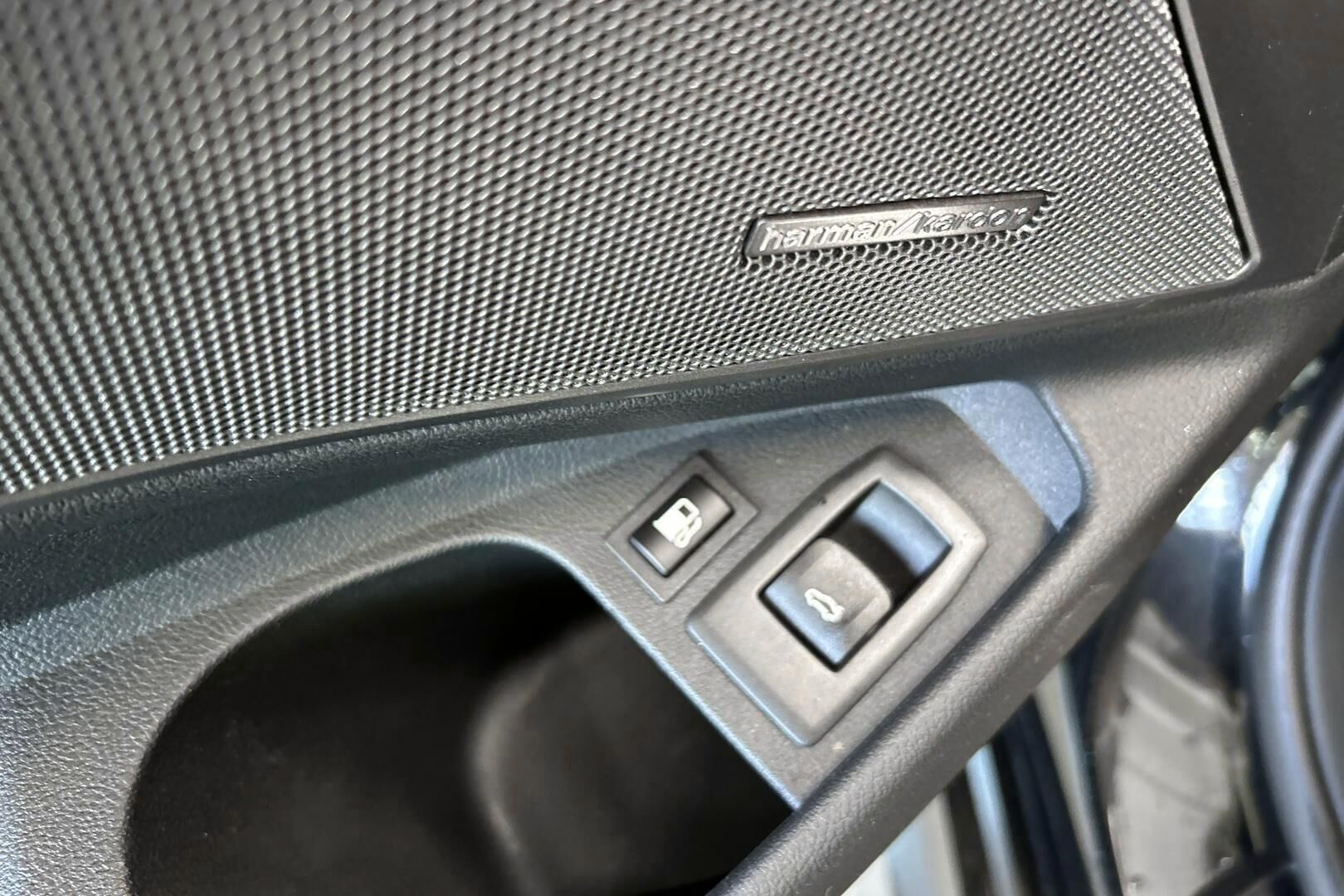 BMW 3-SARJA iso kuva 16