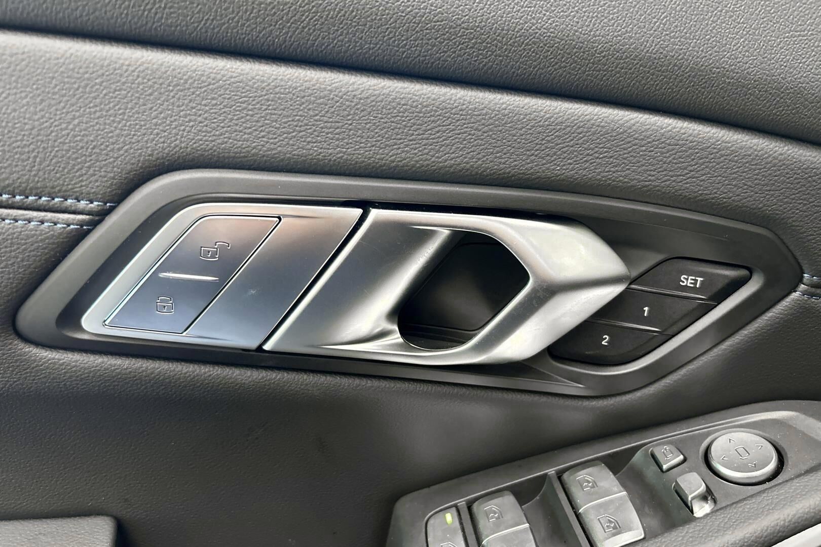 BMW 3-SARJA iso kuva 24