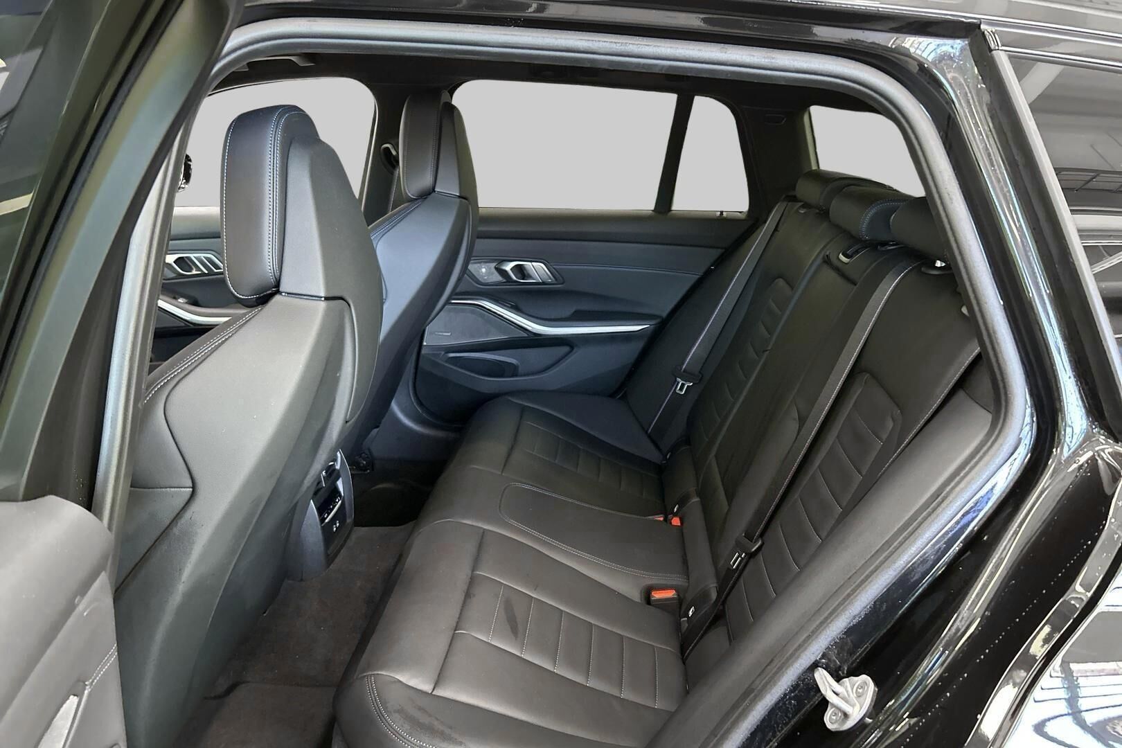 BMW 3-SARJA iso kuva 8