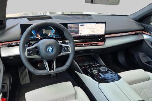 BMW 5-SARJA esikatselu 1
